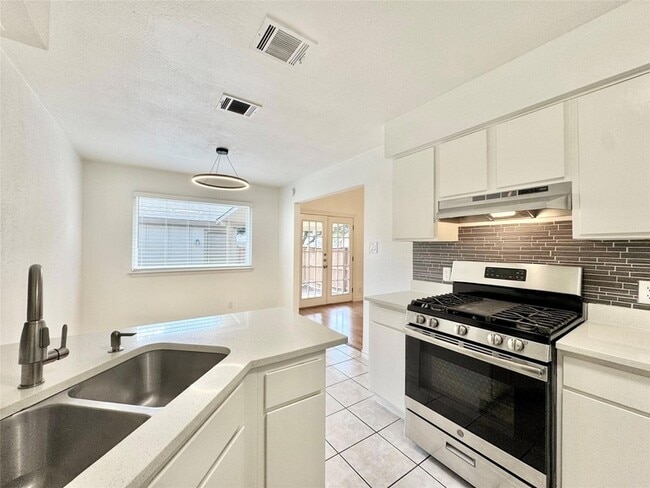 Building Photo - 1423 W Braker Ln