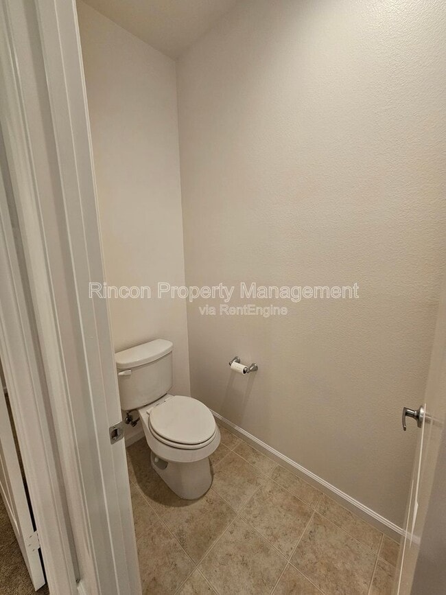 Building Photo - 3647 W Hemlock St