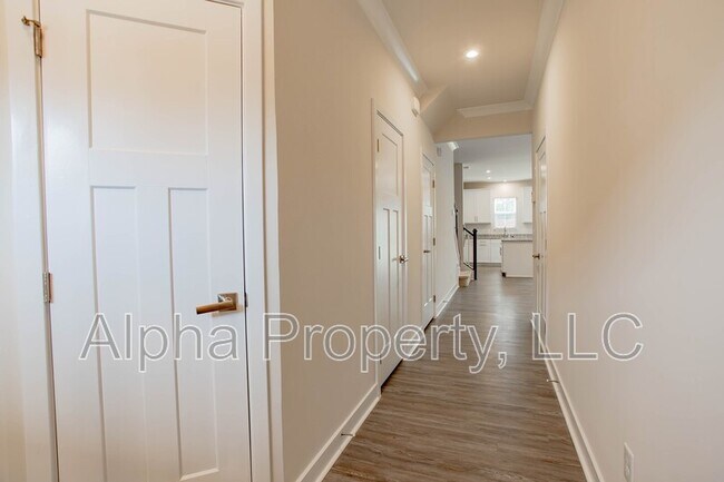 Building Photo - 215 Clearwood Dr