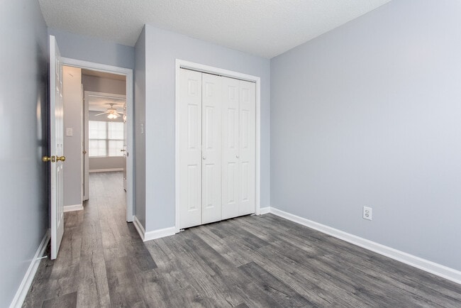 Building Photo - 7220 Oakley Ct