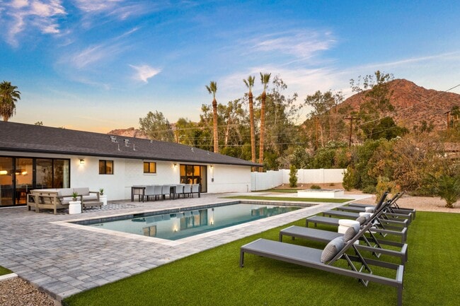 Building Photo - 4633 N 49th Pl