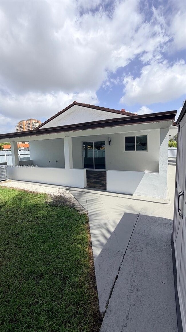 Building Photo - 3144 SW 23rd St