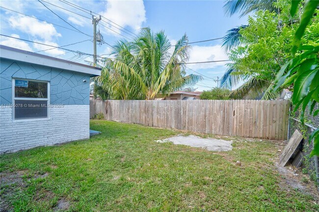 Building Photo - 538 NW 18th Ave