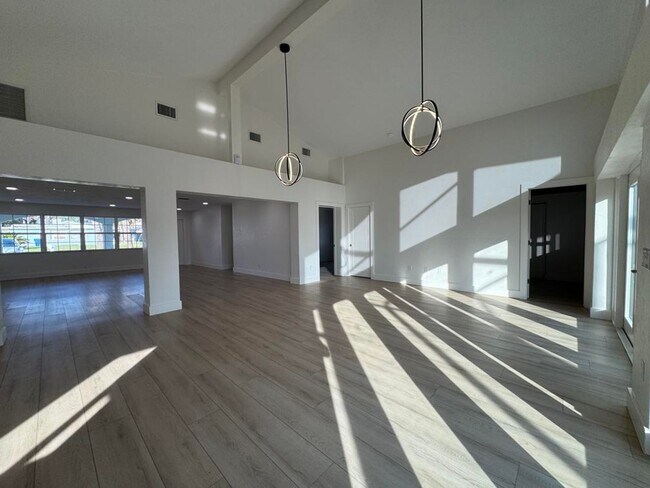 Building Photo - 2/2 plus Bonus Room in Ormond By the Sea