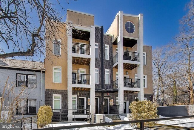 Building Photo - 1220 19th St NE