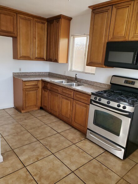Building Photo - 419 W Ramona Dr