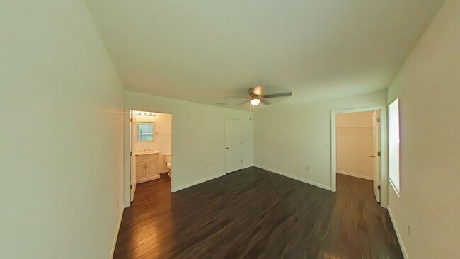 Building Photo - Charming 3 Bedroom, 2 Bathroom Home for Rent in Summerfield, FL
