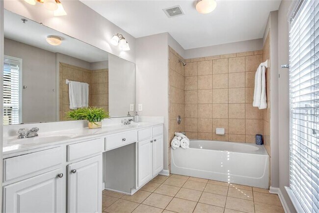 Building Photo - 268 Balaban Cir