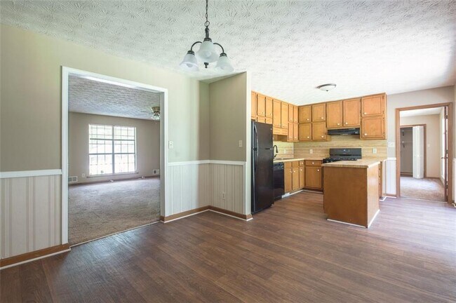 Building Photo - 310 Summerwood Ln