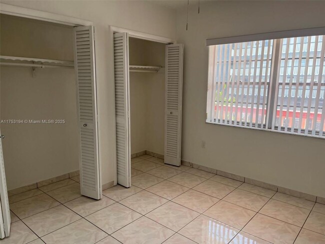 Building Photo - 2 bedroom in Miami FL 33179