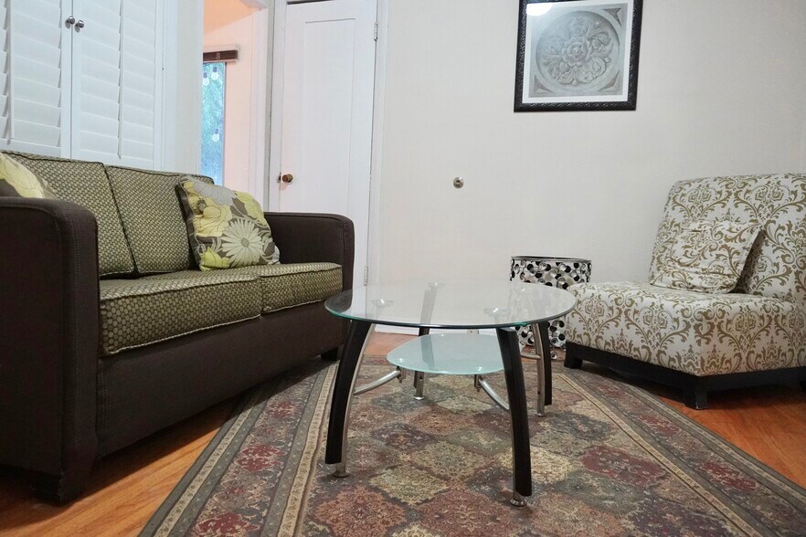 Building Photo - 1224 S Longwood Ave