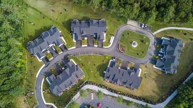 Building Photo - 15 Lily Pond Ln