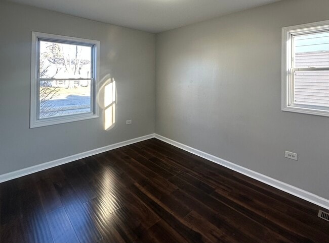 Building Photo - 344 Hickory Ave