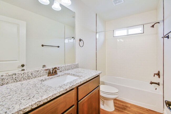 Building Photo - **2 Weeks Free!** Beautiful 3 Bedroom Duplex in New Braunfels – Modern Finishes & Great Layout!