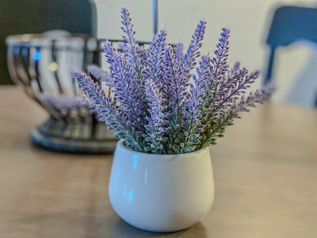 Building Photo - 111 N Ashley St