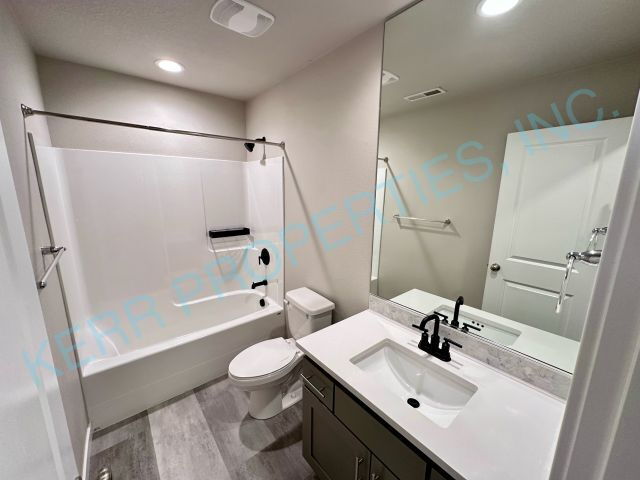 Building Photo - Charming 3-Bedroom Retreat with 2.5 Full Baths in Damascus, OR – 1,513 Sq Ft of Comfort Awaits!