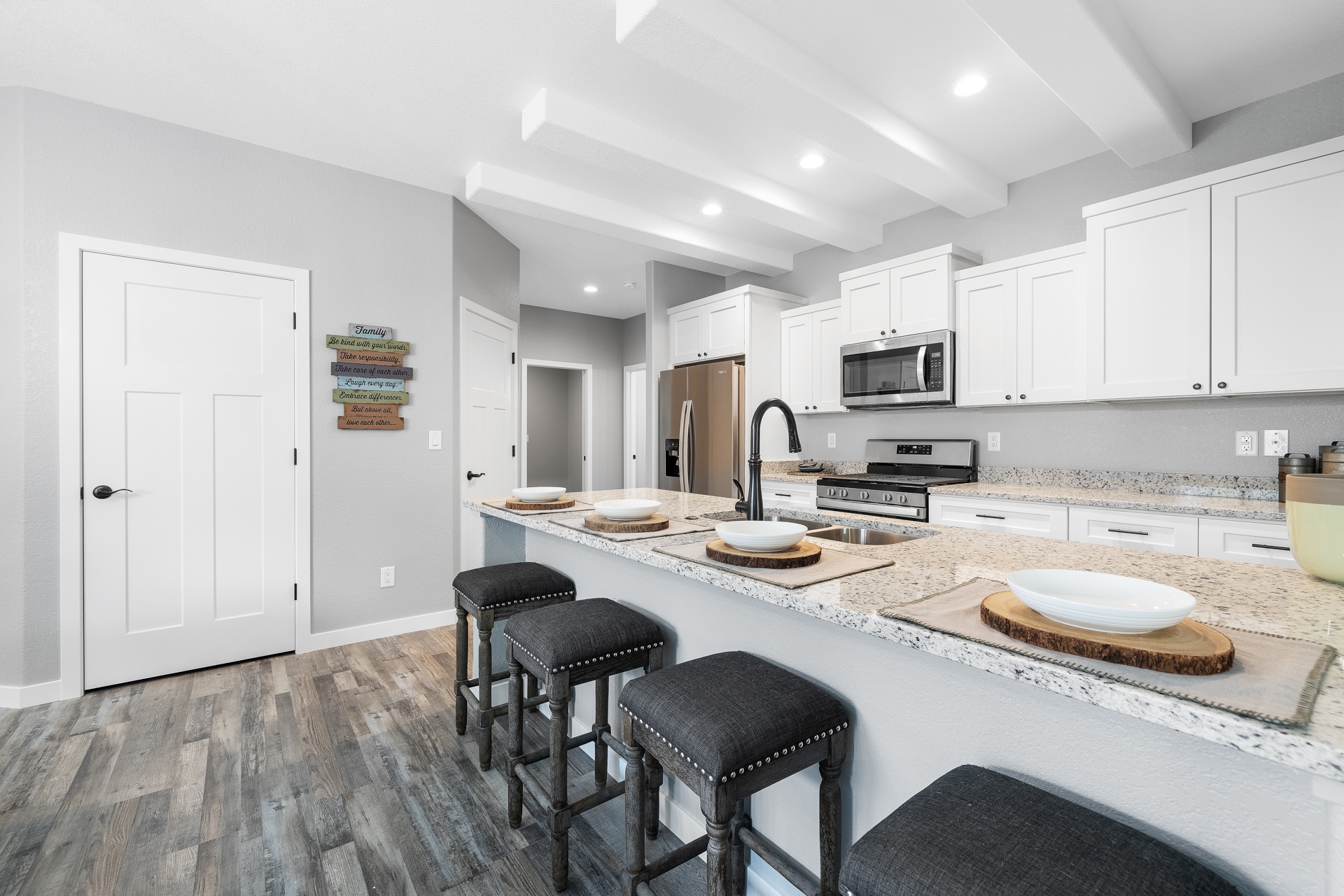 Building Photo - 1310 Daisy Dr