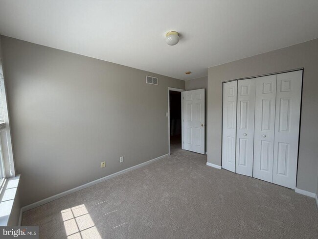 Building Photo - 278 Yorktown Ct