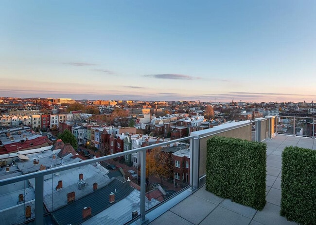 Building Photo - 1330 Wallach Pl NW