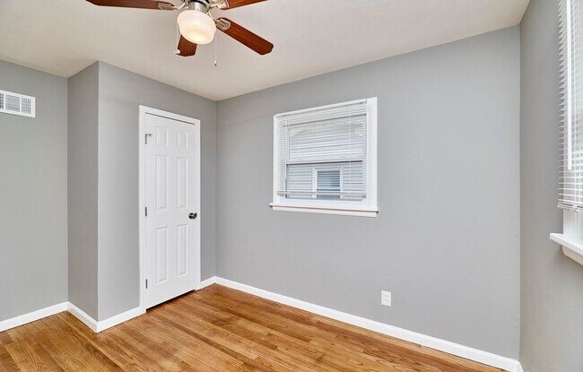 Building Photo - 255 Florisota Dr