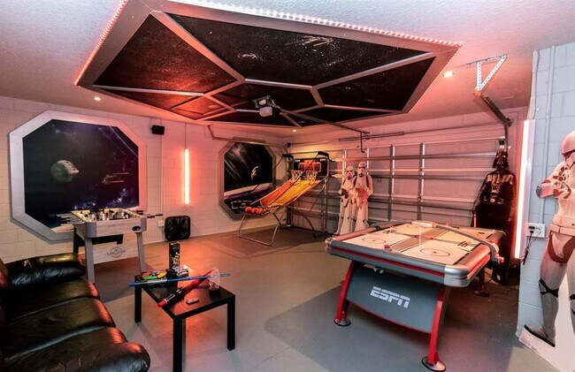 Building Photo - 251 Hypolita Ave