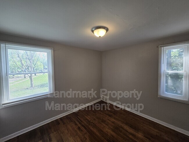 Building Photo - 9151 Mansfield St
