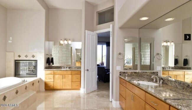 Building Photo - 6002 E Saguaro Vista Ct