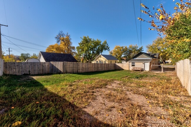 Building Photo - 812 Allen Ave