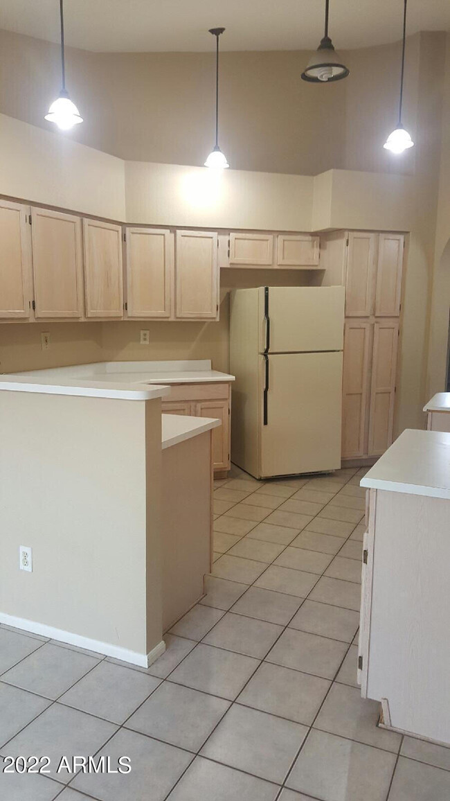 Building Photo - 10725 W Laurelwood Ln