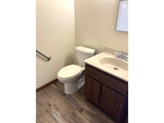 Building Photo - 102 Madison Ave N