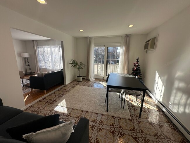 Building Photo - 531 Day Ave