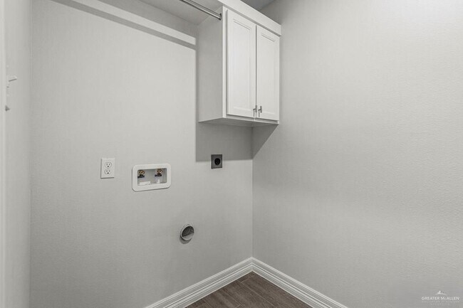 Building Photo - 12 E St