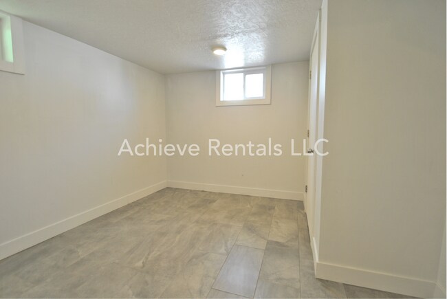 Building Photo - 1358 E 900 N
