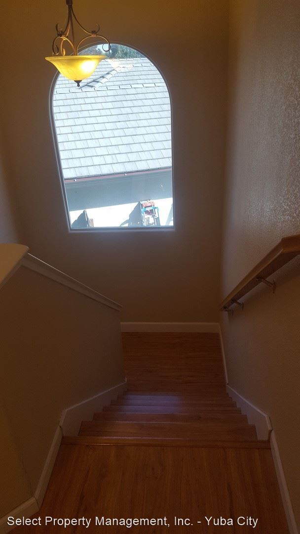 Building Photo - 5 br, 2.5 bath House - 1260 Gerald Court
