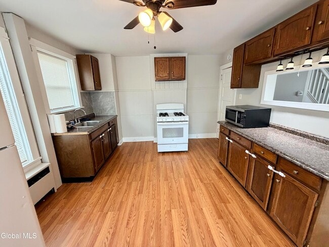 Building Photo - 39-41 Roosevelt Road Unit