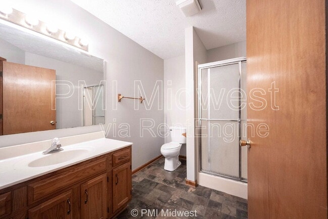 Building Photo - 406 Tulip Dr