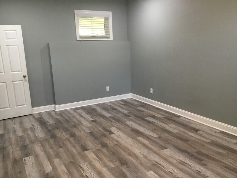 Building Photo - 3880 Tommy Dr