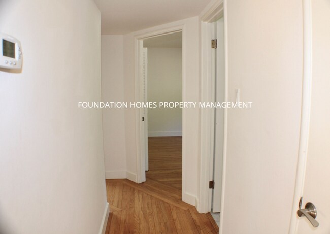 Building Photo - Dreamy Sleepy Hollow Single Story Mid-Cent...