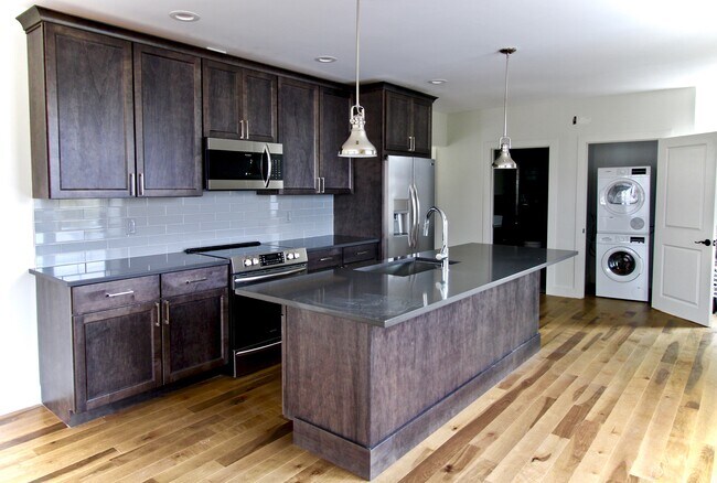 Building Photo - 408 Atwells Ave