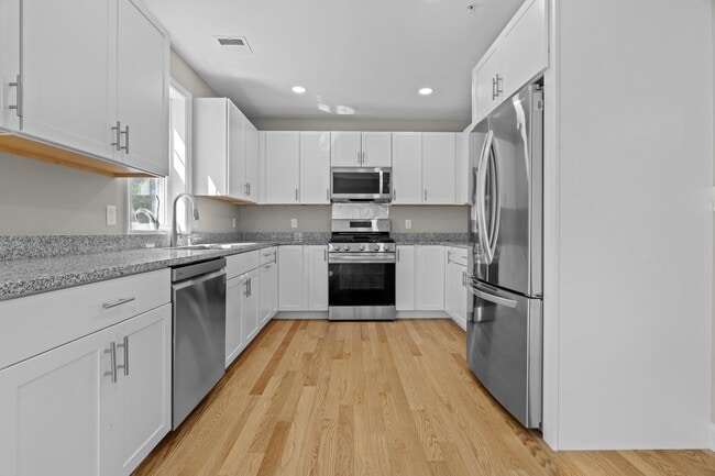 Building Photo - 7 Gorham St