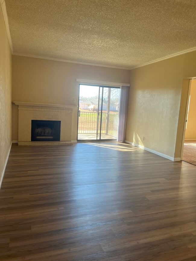 Building Photo - 1020 Mockingbird Ln