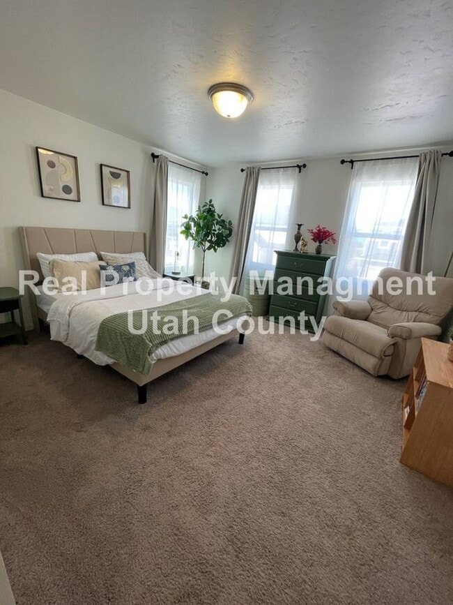 Building Photo - 290 N 1630 W