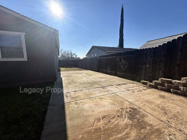 Building Photo - 2213 N Cirby Way