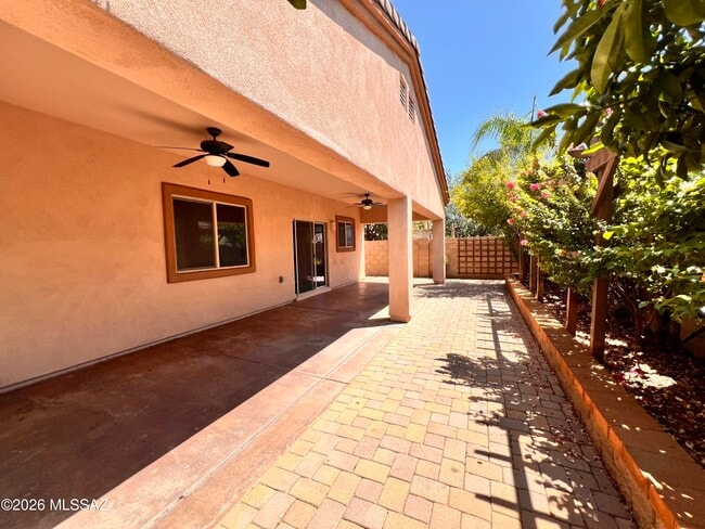 Building Photo - 1271 W Varese Way