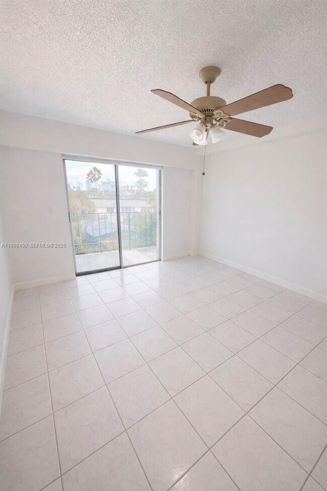 Building Photo - 16508 NE 26th Ave