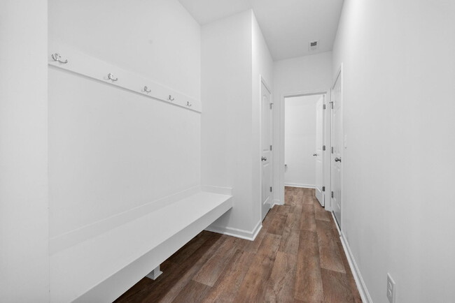 Building Photo - Spacious 4-Bedroom Rental in Desirable Arl...