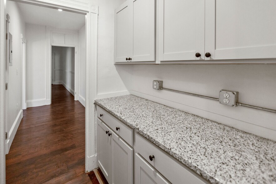 Building Photo - 864 Huntington Ave