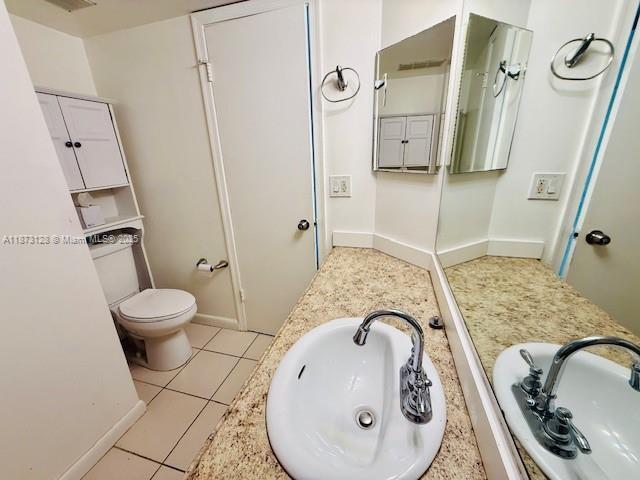Building Photo - 10173 Twin Lakes Dr