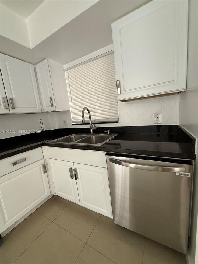 Building Photo - 2431 SW 82nd Ave