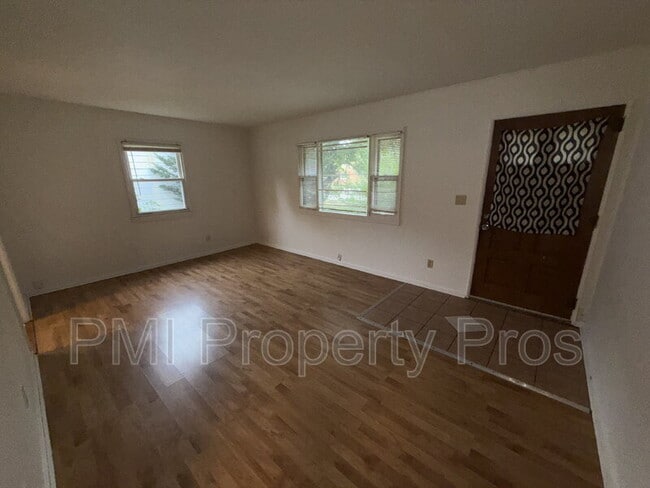 Building Photo - 5662 N 39th St